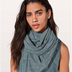 Lululemon Vinyasa Infinity Scarf Wrap Heathered Green OS Snap Closure